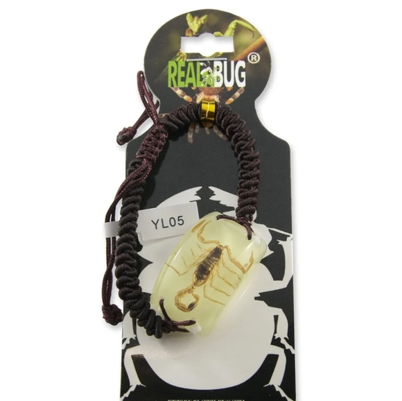 REALBUG Gold Scorpion Bracelet, Glow in The Dark, 6.5 to 10 inches adjustable - Picture 4 of 4